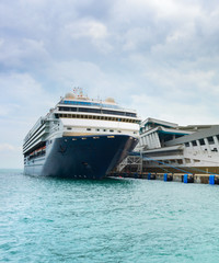 Luxury cruise ship terminal, Singapore © joyt