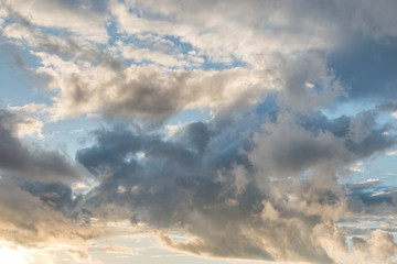 Obraz premium Beautiful porous clouds/ Beautiful porous clouds after a thunderstorm on a background of sunset on a blue sky