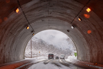 雪国のトンネル