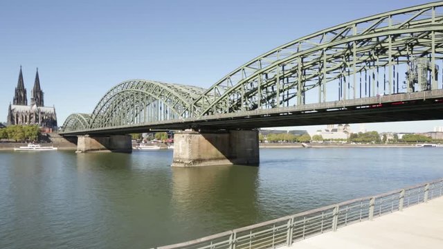 Hohenzoller Br&uuml;cke K&ouml;ln am Tag