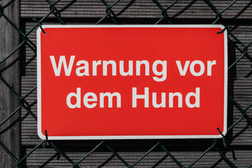Warnung vor dem Hund