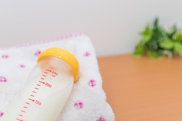 哺乳瓶