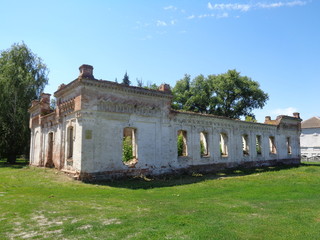 Fototapeta na wymiar Ruins of old palace, Ukraine