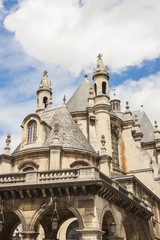 Fototapeta premium Scorcio di Parigi presso il Louvre