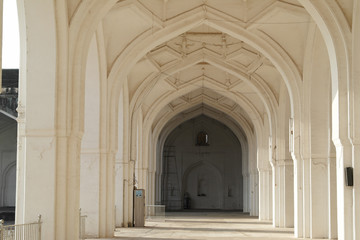 Архитектурные элементы декора усыпальницы и мечети "Ибрагим Рауза" в Биджапуре в Индии   