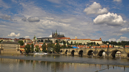 Obraz premium Prague landscape, a bridge over the river.