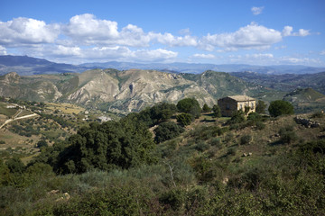 Fototapeta na wymiar Panorama sulle campagne delle Madonie, Provincia di Palermo in Sicilia