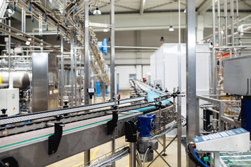 Bottling plant - Water bottling line for processing and bottling pure mineral carbonated water into bottles.