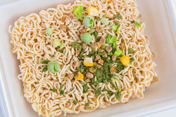 raw instant  noodles