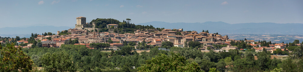 Fototapeta na wymiar Panoramic view of the hilltop town of Sarteano in Tuscany, Italy