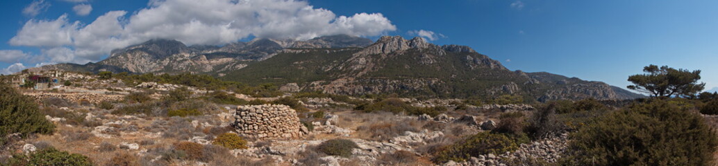 Fototapeta na wymiar Landscape on the trail from Lefkos to Mesochori on Karpathos in Greece 