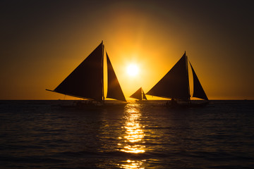 One outrigger sailboat on the horizon