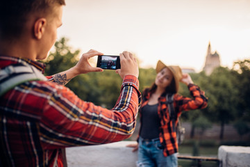 Naklejka premium Young woman poses on excursion in tourist town