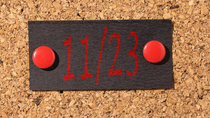 Mural message. Reminder of Black Friday. Red thumbtack. Text: 11/23