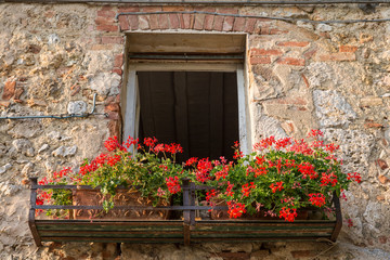 Fototapeta na wymiar Flowerbox in a small town in Tuscany, Italy
