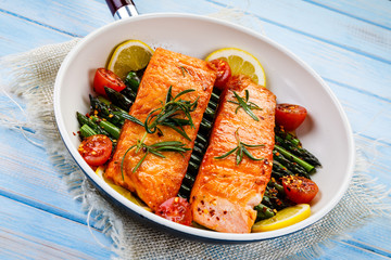 Grilled salmon and asparagus