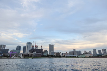 Obraz premium 船から見た豊洲の街