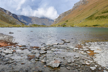 Fototapeta premium Russia, Arkhyz. Lake Zaprudnoye in autumn in cloudy day