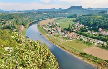 Fototapeta na wymiar Elbe bei Rathen, Blick von der Bastei