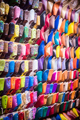 Fototapeta premium Schuhe auf Souk in Marokko
