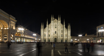Fototapeta na wymiar Duomo di Milano di sera