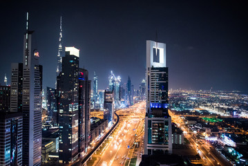 Fototapeta na wymiar Skyline von Dubai bei Nacht