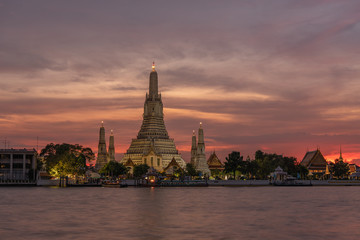 Fototapeta premium During Sunset , Chao phraya river side 