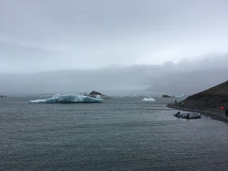 Obraz premium blue ice in the ocean, ice floes in iceland