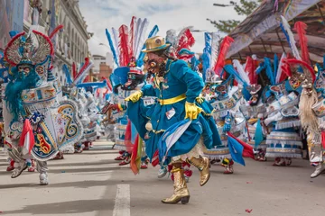 Crédence de cuisine en verre imprimé Carnaval Oruro Bolivie, célèbres danseurs masqués. Le Carnaval d& 39 Oruro est une fête religieuse qui remonte à plus de 200 ans.