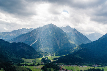 Allg&auml;uer Berglanschaft mit dramtischer Lichtstimmung
