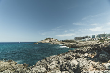 Skały na wybrzeżu © Groosheck