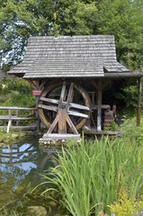 Stary drewniany młyn / Old wooden mill