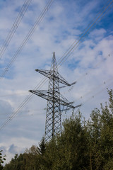 Strommasten für den Stromtransport und Energiegewinnung