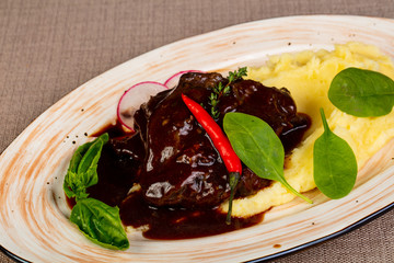 Beef with mushed potato