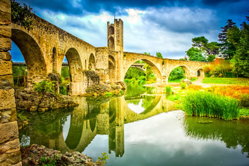Fototapeta premium Medieval antique stone bridge in Beasalu, Spain