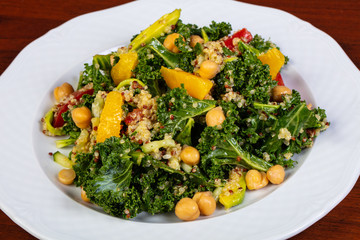 Salad with kinoa