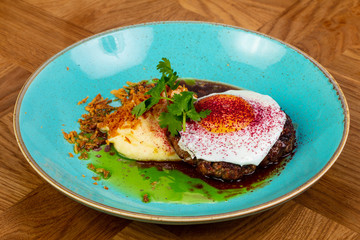 Roasted beefsteak with egg