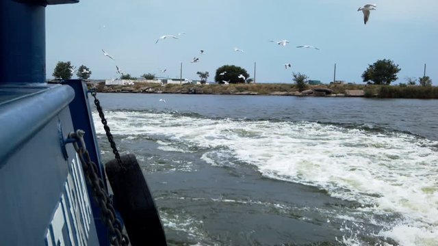 wave over the side of a tow
