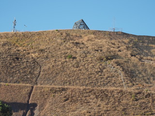 Bergehalde bei Ensdorf im Saarland - mit Saarpolygon - ein weit sichtbares Wahrzeichen 
