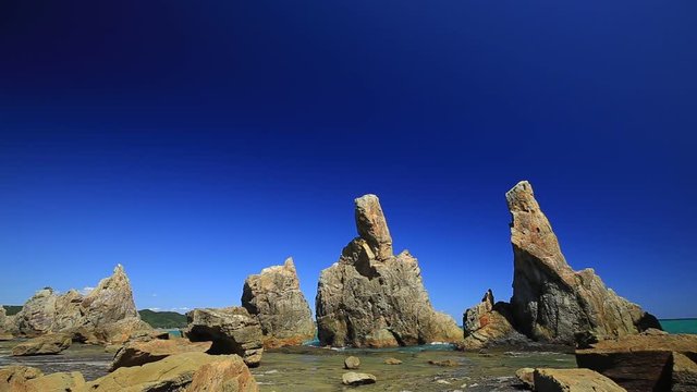 青空の橋杭岩