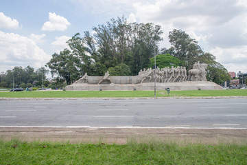 Monumento &agrave;s bandeiras