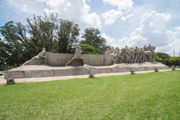 Monumento &agrave;s bandeiras