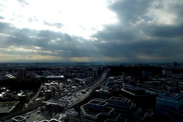 雲からの光、東名高速〜コントラスト