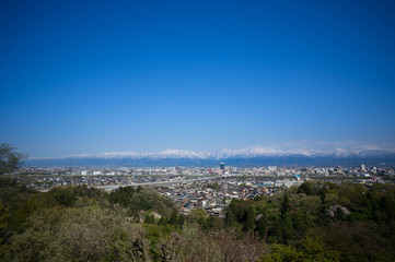 Fototapeta na wymiar 立山連峰と富山市内