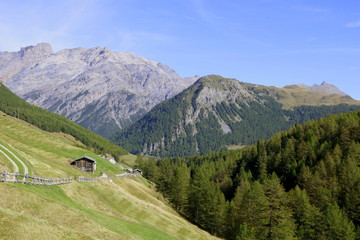 Fototapeta na wymiar Wanderung im Valle Federia, Blick talauswärts.