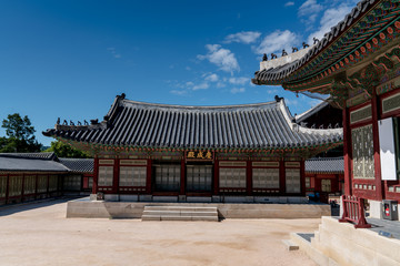 The Korea traditional architecture have a beauty of both colorful and curve under blue and high sky in autumn. Here is Gyeongbokgung Palace where is one of the famous places to tourist who visit Korea