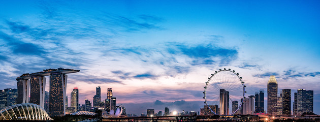 Fototapeta premium Wide panorama image of Singapore Skyline at Magic Hour 