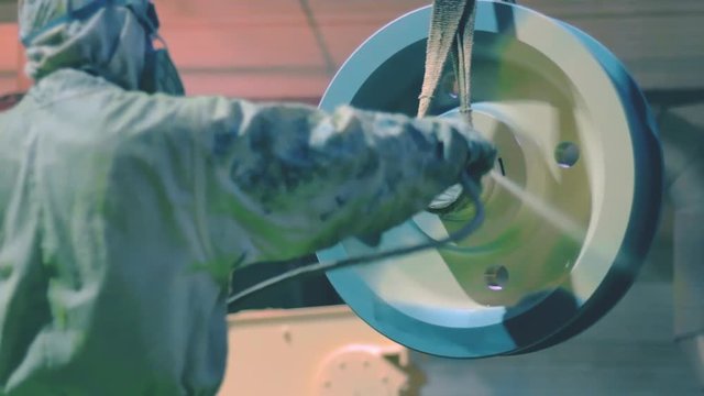 Hand priming of a metal surface by spray gun to light yellow color