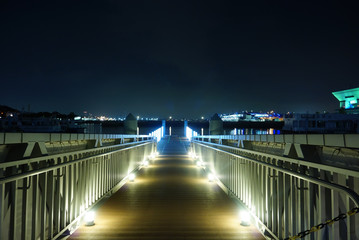 夜の横浜の橋