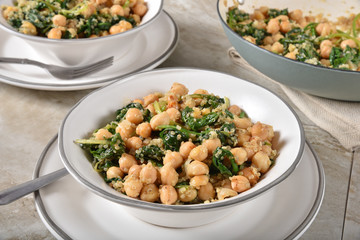 Roasted chickpeas with spinach and quinoa